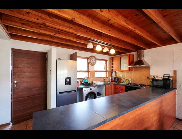 2 BEDROOM APARTMENT FOR SALE IN SUNNINGHILL